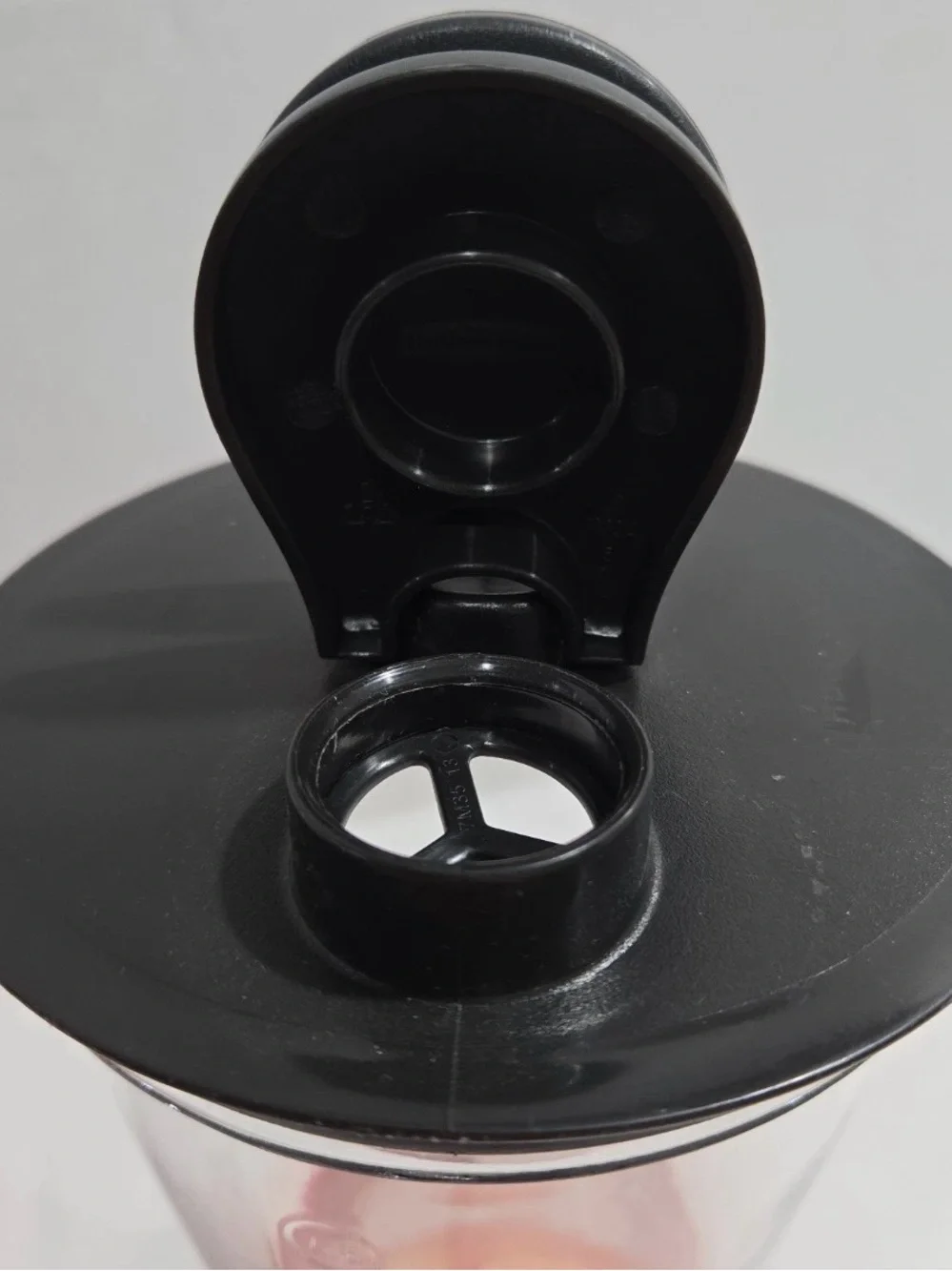 New Rubbermaid 2 qt Carafe Leak-Proof Lid BPA Free Shatter Resistant Clear 11.5